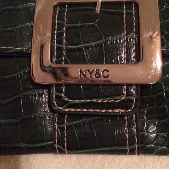 NWOT Green NY&C Clutch - Picture 2 of 4